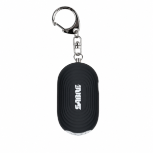 Alarma personal SABRE color negro con llavero metálico y luz LED integrada para seguridad y protección personal.