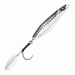 Señuelo jig metálico color plateado con patrón tipo pez, anzuelo asistido y hoja giratoria para pesca deportiva en agua dulce y salada.