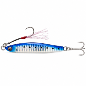 Señuelo jig metálico azul holográfico con anzuelo asistido delantero y anzuelo triple trasero para pesca deportiva.