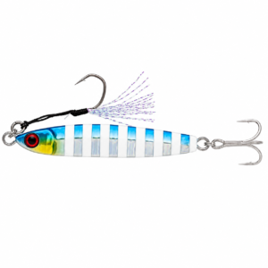 Señuelo jig metálico verde limón holográfico con assist hook delantero y anzuelo triple trasero para pesca deportiva.