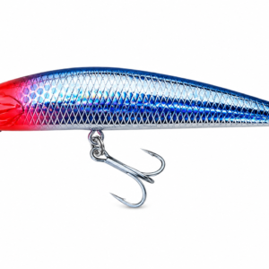 Señuelo minnow azul plata con cabeza roja y dos anzuelos triples para pesca deportiva en agua salada.